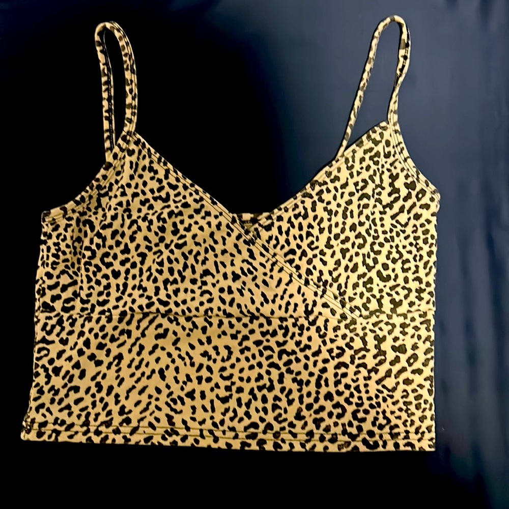 Cropped cheetah print top